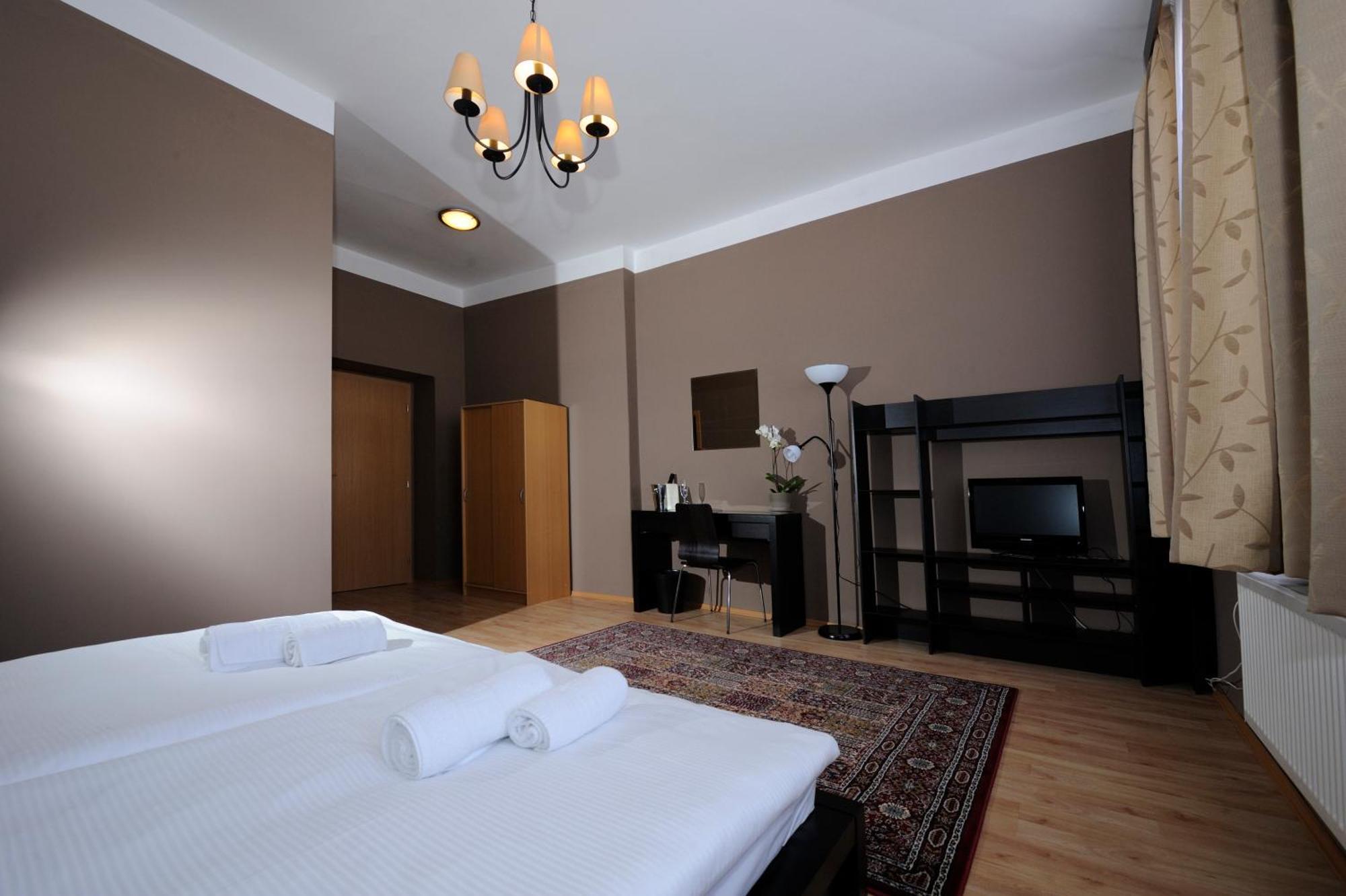 Hotel Zlatá Štika Pardubice Quarto foto