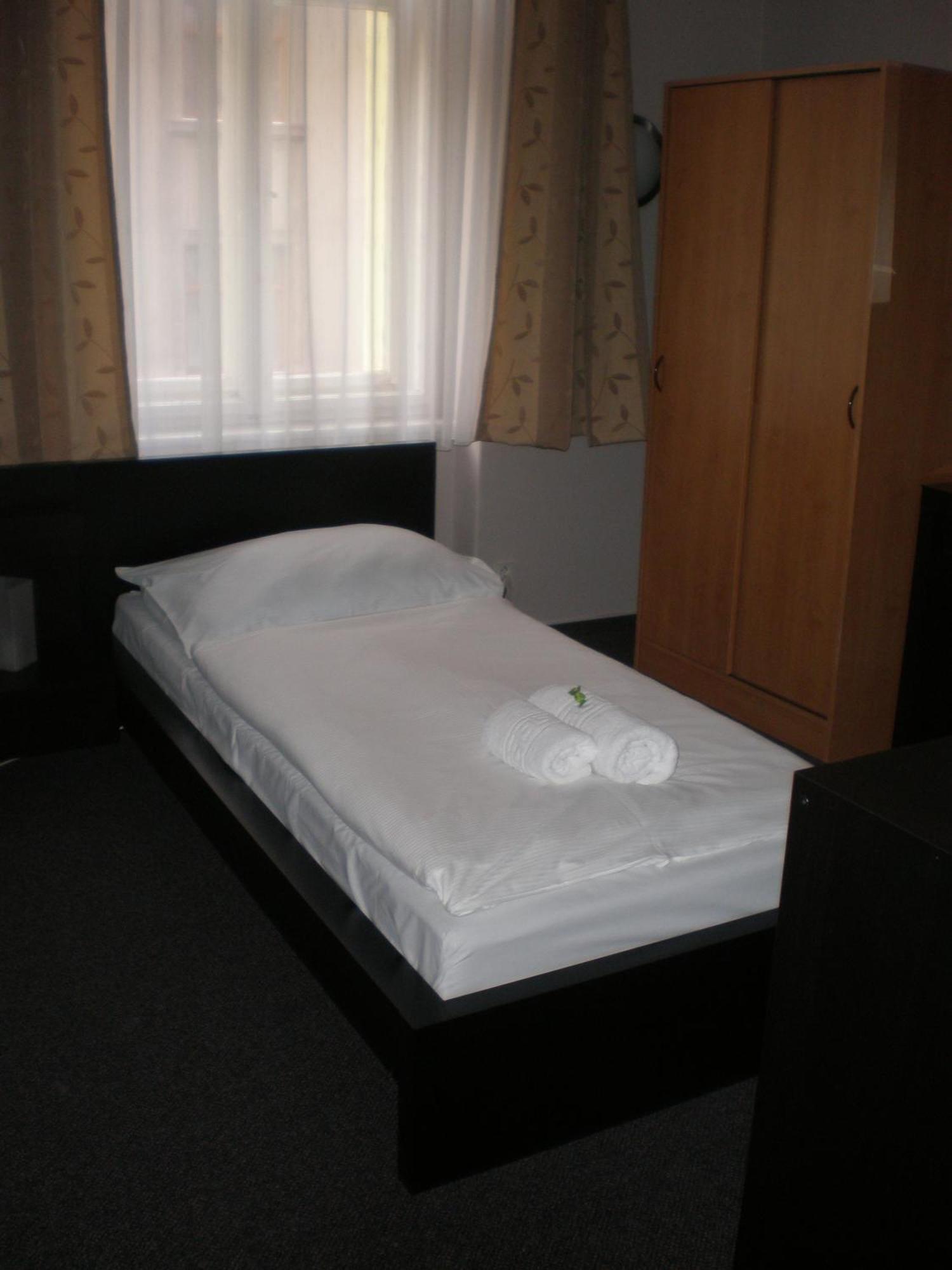 Hotel Zlatá Štika Pardubice Quarto foto