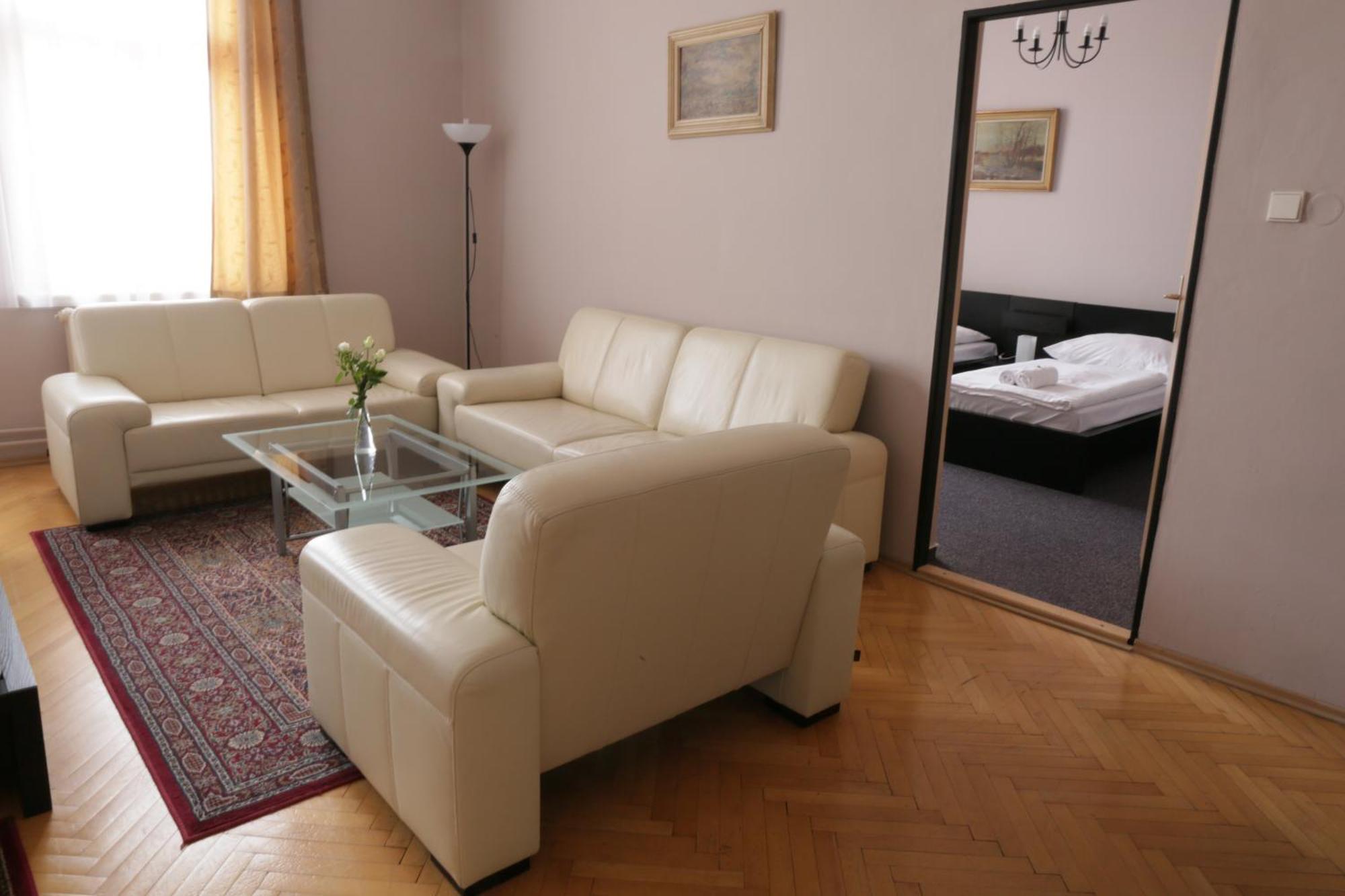 Hotel Zlatá Štika Pardubice Quarto foto